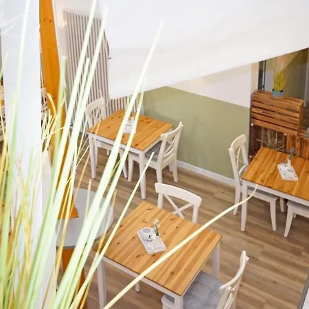 F-1010 Strandhaus Moenchgut Dz 37 Strandnah, Inkl Fruehstueck * Lobbe