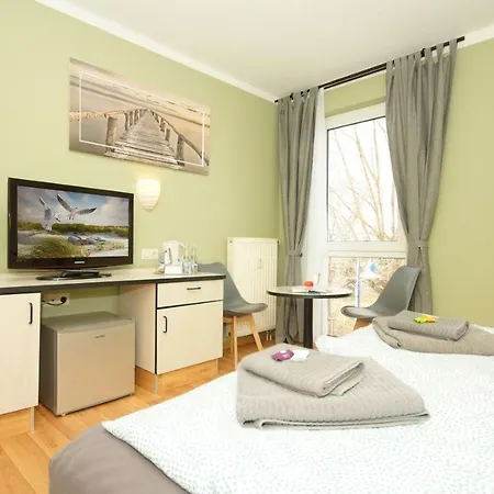 F-1010 Strandhaus Moenchgut Dz 37 Strandnah, Inkl Fruehstueck * Lobbe